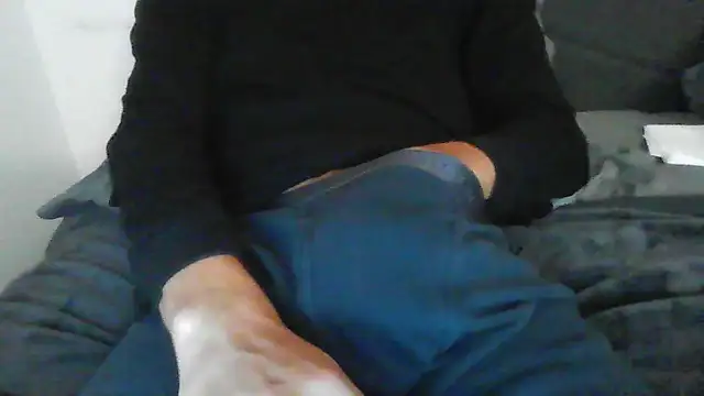 Snapshot of latinman7944 chatting on February 26, 7:51 am latinman7944 online show from February 26, 7:51 am