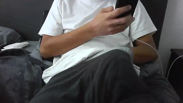 Snapshot of latinman7944 chatting on April 3, 11:47 pm latinman7944 online show from April 3, 11:47 pm