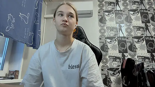 helgicuteness online show from December 22, 12:57 pm