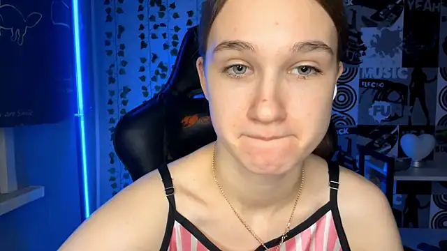 Snapshot of helgicuteness chatting on February 22, 3:21 pm helgicuteness online show from February 22, 3:21 pm