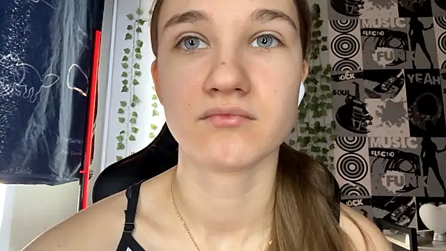 Snapshot of helgicuteness chatting on February 23, 11:40 am helgicuteness online show from February 23, 11:40 am