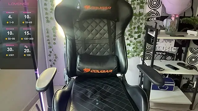 Snapshot of helgicuteness chatting on March 11, 10:21 am helgicuteness online show from March 11, 10:21 am