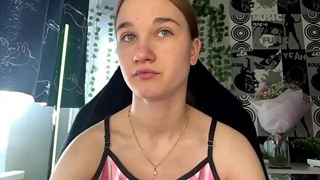 Snapshot of helgicuteness chatting on March 19, 11:36 am helgicuteness online show from March 19, 11:36 am