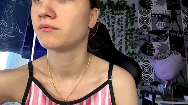 Snapshot of helgicuteness chatting on March 20, 10:42 am helgicuteness online show from March 20, 10:42 am