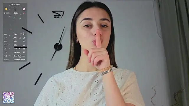 Snapshot of MableHort chatting on December 15, 4:17 am MableHort online show from December 15, 4:17 am