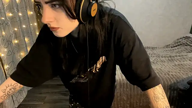 Meowluly online show from December 17, 8:48 pm