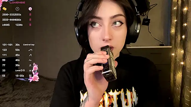 Meowluly online show from February 4, 9:42 pm