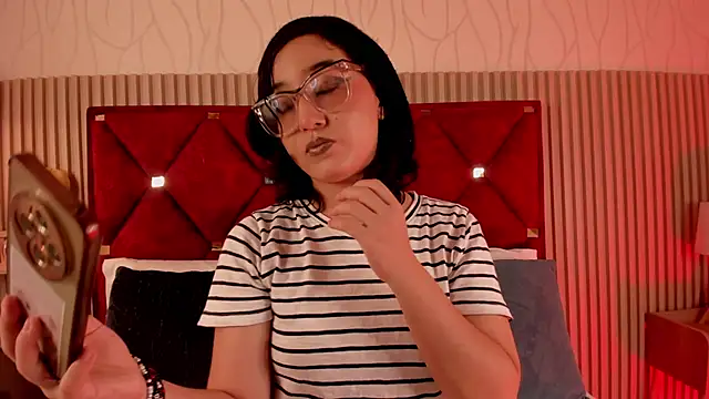 Kiri Velvet online show from June 4, 7:42 pm