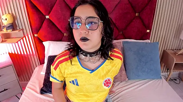 Kiri Velvet online show from June 24, 2:32 am