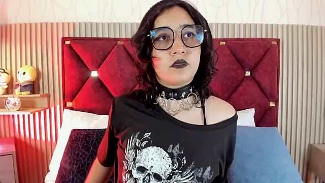 Kiri Velvet online show from June 25, 2:44 am