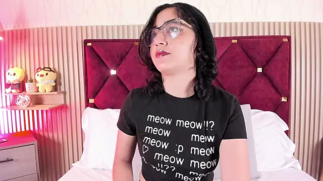 Kiri Velvet online show from August 1, 2:33 am