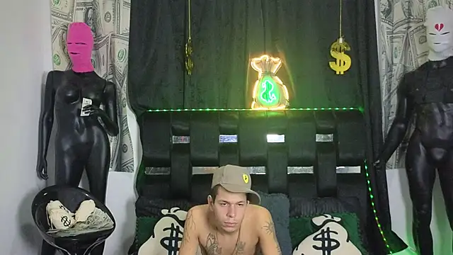 Snapshot of Princess_Room chatting on December 5, 7:17 am Princess Room online show from December 5, 7:17 am