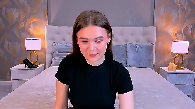 GLORIA BLOOM online show from December 16, 8:25 pm