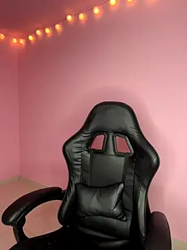 Snapshot of Davne_ chatting on December 3, 9:13 pm Davne online show from December 3, 9:13 pm