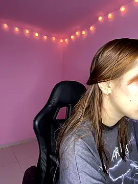 Snapshot of Davne_ chatting on December 15, 9:19 pm Davne online show from December 15, 9:19 pm