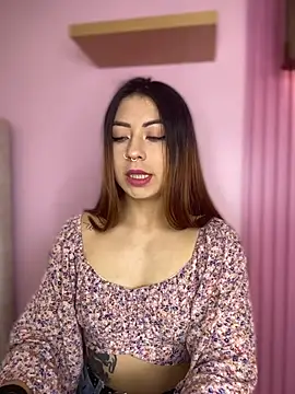 Snapshot of MaddieHunter chatting on November 27, 1:13 pm MaddieHunter online show from November 27, 1:13 pm