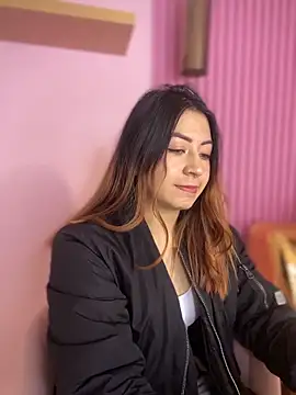 MaddieHunter online show from December 22, 1:08 pm