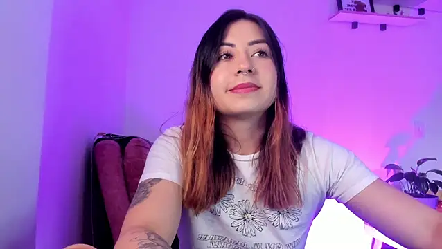 Snapshot of MaddieHunter chatting on February 22, 7:23 pm MaddieHunter online show from February 22, 7:23 pm