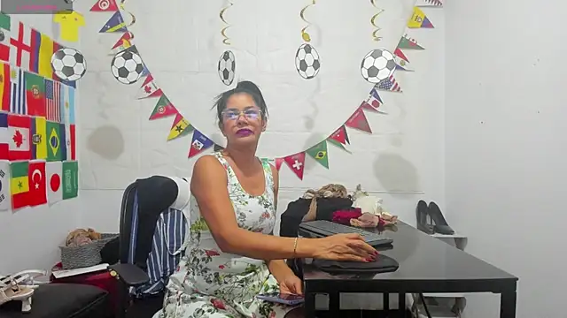 Miss clarepocahose online show from June 26, 12:04 am