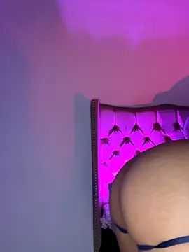 Snapshot of KarolRojas_22 chatting on December 4, 12:31 am KarolRojas 22 online show from December 4, 12:31 am