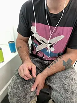 2addictivelyhorny online show from June 10, 2:16 pm