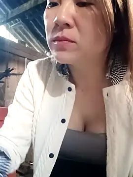 Snapshot of Lily-ross22 chatting on December 14, 12:38 am Lily-ross22 online show from December 14, 12:38 am