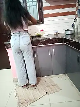 Snapshot of your_sidhi chatting on December 3, 1:42 pm your sidhi online show from December 3, 1:42 pm