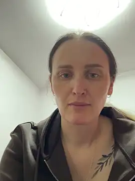 Snapshot of TomilaSi chatting on December 13, 8:25 pm TomilaSi online show from December 13, 8:25 pm