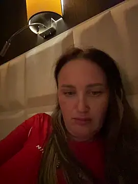 Snapshot of TomilaSi chatting on April 1, 8:28 pm TomilaSi online show from April 1, 8:28 pm