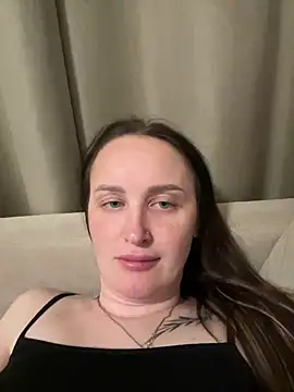 Snapshot of TomilaSi chatting on April 18, 7:40 pm TomilaSi online show from April 18, 7:40 pm