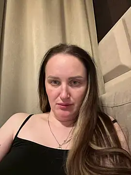 Snapshot of TomilaSi chatting on April 18, 8:09 pm TomilaSi online show from April 18, 8:09 pm