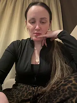 Snapshot of TomilaSi chatting on April 25, 7:55 pm TomilaSi online show from April 25, 7:55 pm