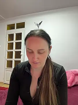 Snapshot of TomilaSi chatting on April 26, 8:50 pm TomilaSi online show from April 26, 8:50 pm