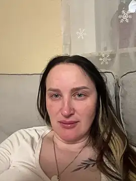 Snapshot of TomilaSi chatting on April 27, 7:45 pm TomilaSi online show from April 27, 7:45 pm