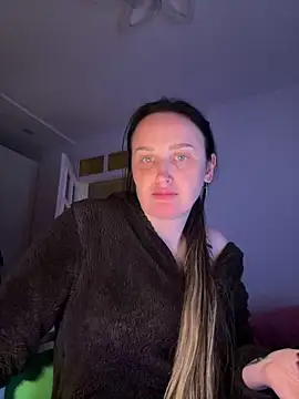 Snapshot of TomilaSi chatting on April 29, 9:43 pm TomilaSi online show from April 29, 9:43 pm