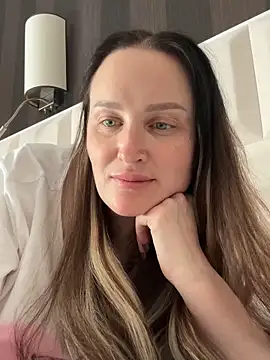 Snapshot of TomilaSi chatting on May 3, 12:22 pm TomilaSi online show from May 3, 12:22 pm