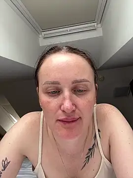 Snapshot of TomilaSi chatting on May 18, 11:49 am TomilaSi online show from May 18, 11:49 am