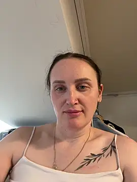 Snapshot of TomilaSi chatting on June 15, 1:57 pm TomilaSi online show from June 15, 1:57 pm