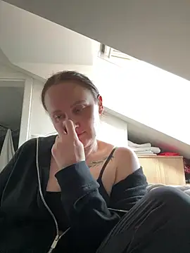 Snapshot of TomilaSi chatting on June 19, 5:39 pm TomilaSi online show from June 19, 5:39 pm