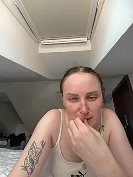 Snapshot of TomilaSi chatting on June 22, 1:08 pm TomilaSi online show from June 22, 1:08 pm