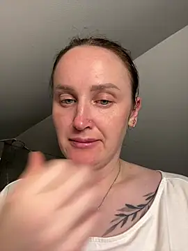 Snapshot of TomilaSi chatting on June 24, 8:30 pm TomilaSi online show from June 24, 8:30 pm