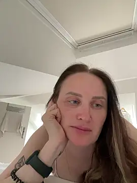 Snapshot of TomilaSi chatting on July 6, 1:52 pm TomilaSi online show from July 6, 1:52 pm