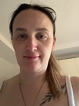 Snapshot of TomilaSi chatting on July 11, 5:04 pm TomilaSi online show from July 11, 5:04 pm