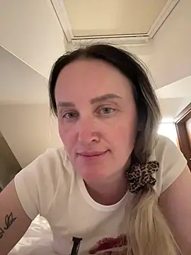 Snapshot of TomilaSi chatting on July 19, 9:29 pm TomilaSi online show from July 19, 9:29 pm