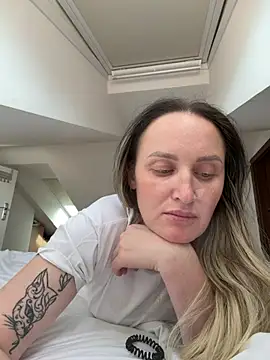 Snapshot of TomilaSi chatting on July 25, 1:52 pm TomilaSi online show from July 25, 1:52 pm