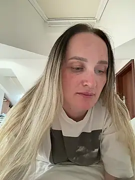 Snapshot of TomilaSi chatting on July 27, 4:03 pm TomilaSi online show from July 27, 4:03 pm