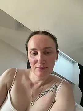 Snapshot of TomilaSi chatting on July 28, 5:45 pm TomilaSi online show from July 28, 5:45 pm