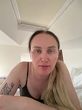 Snapshot of TomilaSi chatting on August 2, 12:14 pm TomilaSi online show from August 2, 12:14 pm