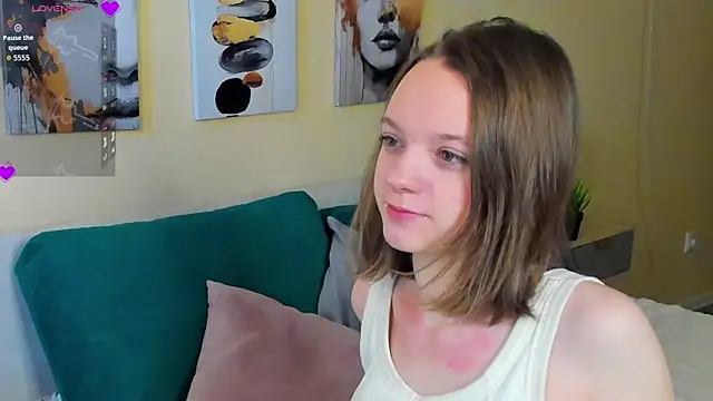 Snapshot of Olivia_Riesz chatting on March 20, 1:10 am Olivia Riesz online show from March 20, 1:10 am