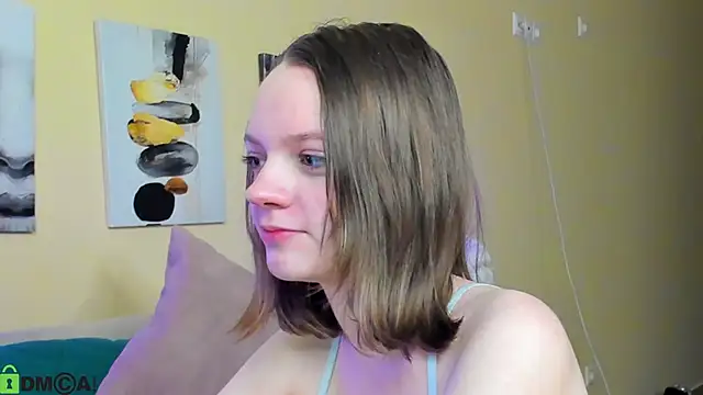 Snapshot of Olivia_Riesz chatting on April 1, 1:06 am Olivia Riesz online show from April 1, 1:06 am